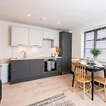 2 Castle Mews